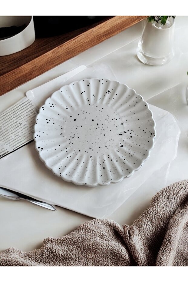 Splash Ceramic Plate, Coaster, Presentation Plate 17 cm Relief