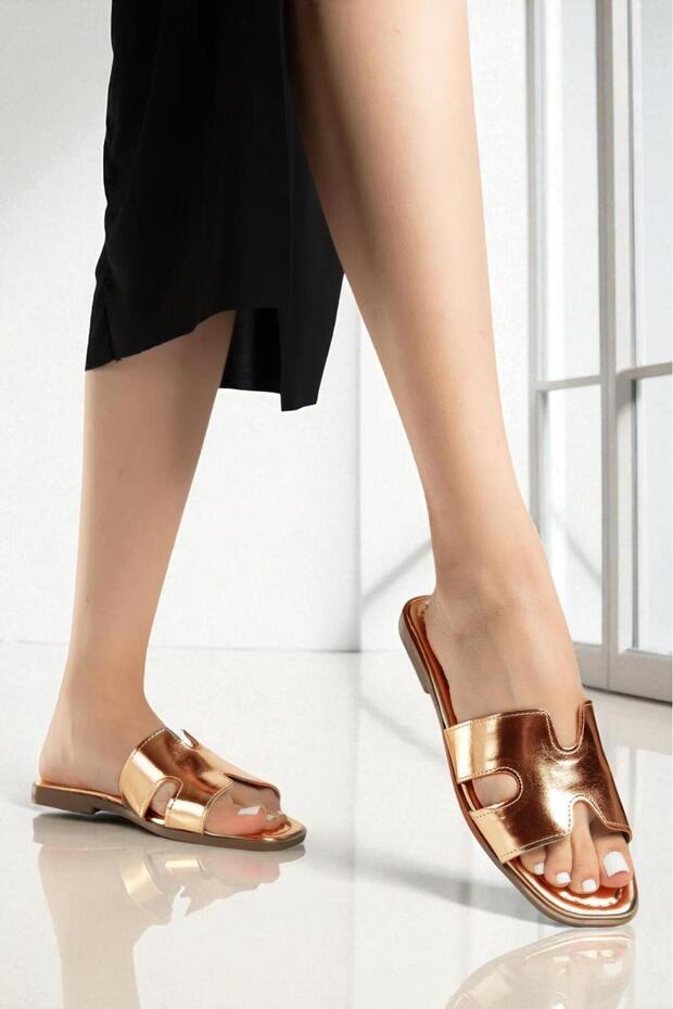 Women's Slippers with Tape Detail