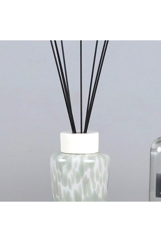 مجموعة ناشرات العطر بالقصب