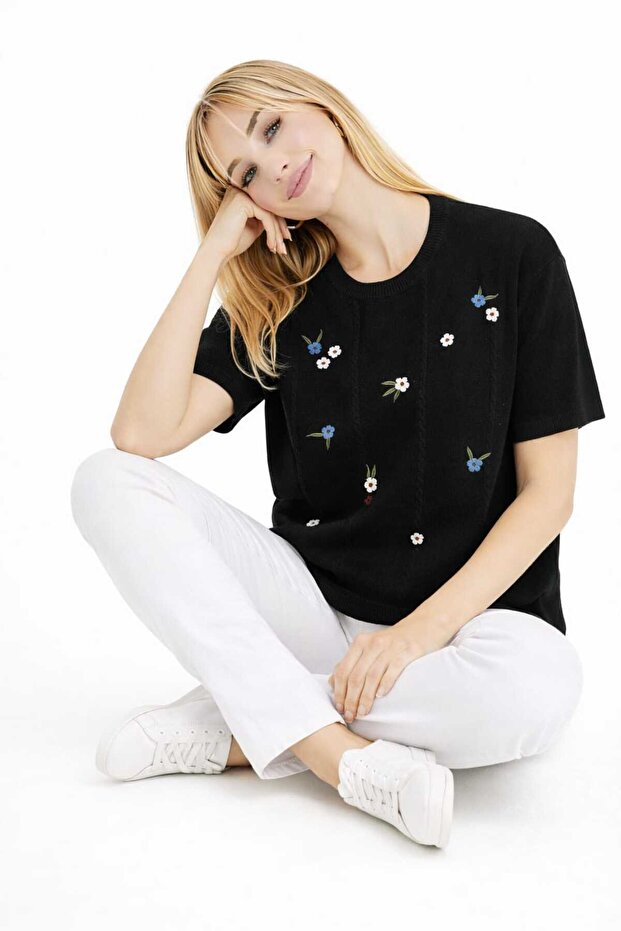 Women's Floral Embroidered Tshirt