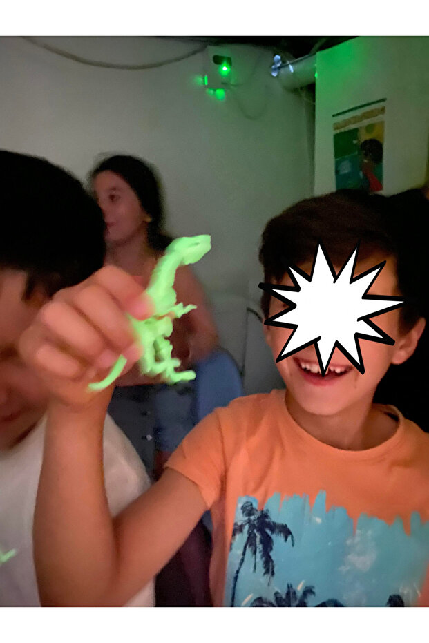 Fosilă fosforescentă de T-Rex, Sci:Bits - 1