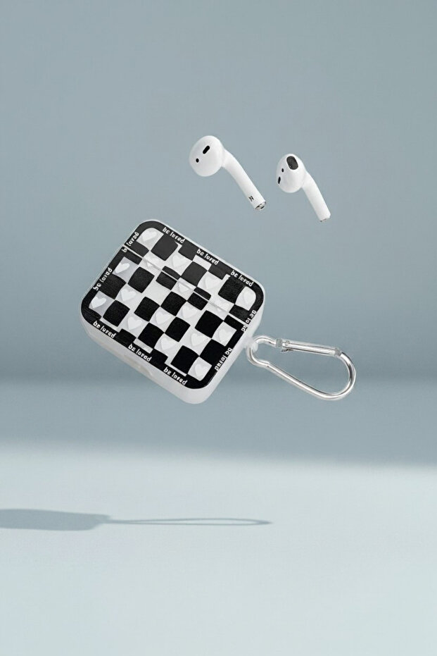 غطاء حماية من السيليكون متوافق مع الجيل الرابع من Airpods، مزود بنقشة مربعات وتفاصيل على شكل قلب
