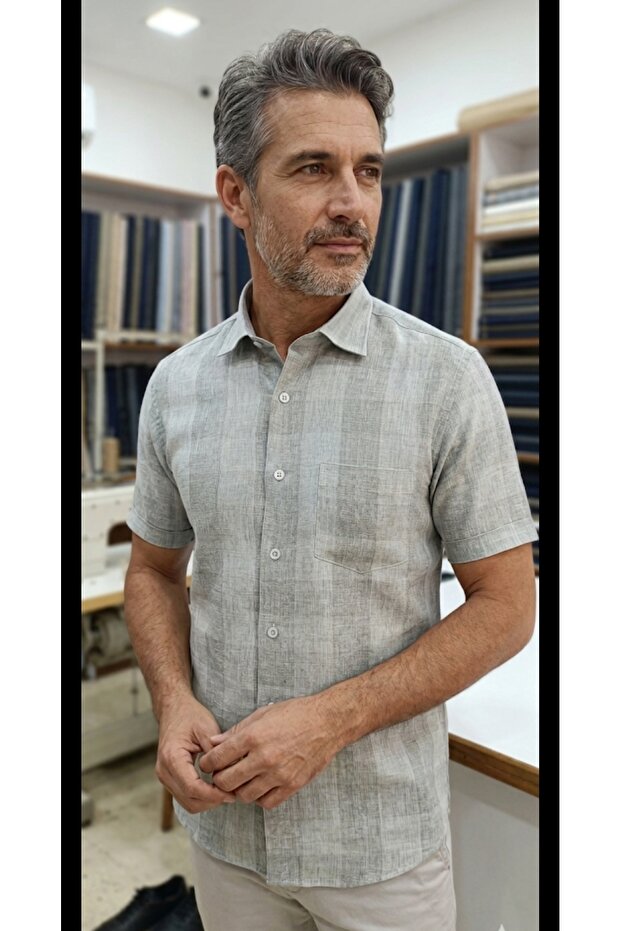 Classic Men's Shirt with Hidden Buttons at the Collar, Short Sleeves, Pockets