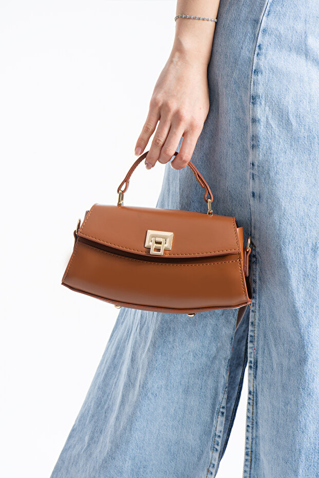 حقيبة كروس نسائية من NÇS طراز Taba Lock Detailed Baguette