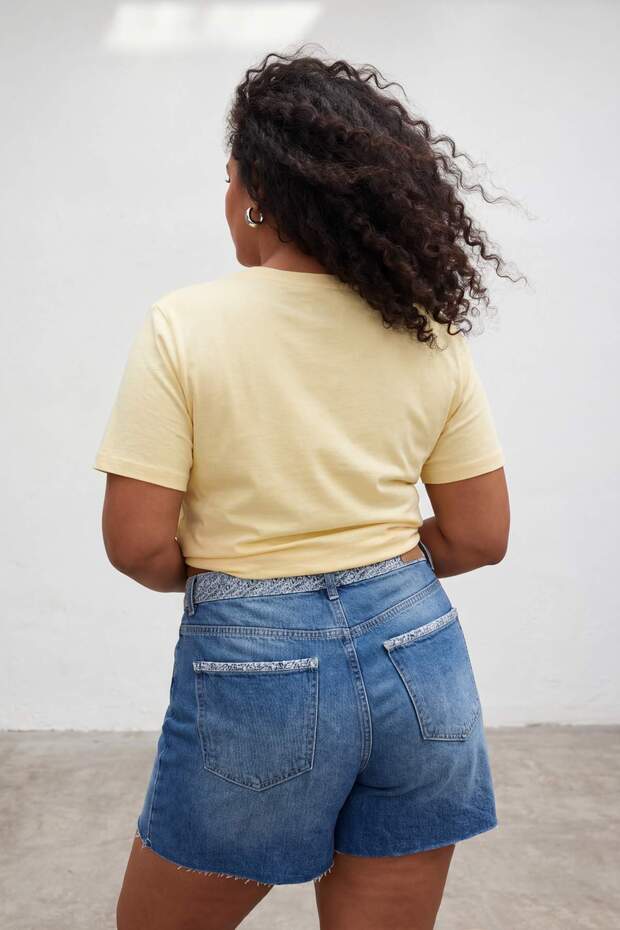 Mavi Yüksek Bel Kemeri Desenli Comfort/Orta Esnek Büyük Beden Denim Şort TBBSS26AP00040 - 3