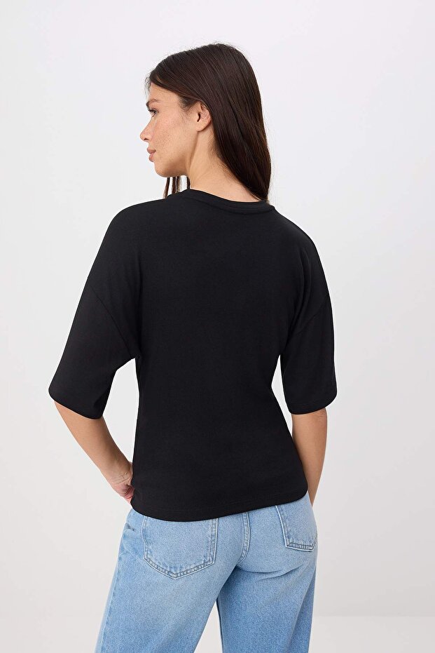 Siyah Fitted/Bele Oturan Düşük Kol Truvakar Yumuşak Örme T-Shirt TWOSS26TS00060 - 4
