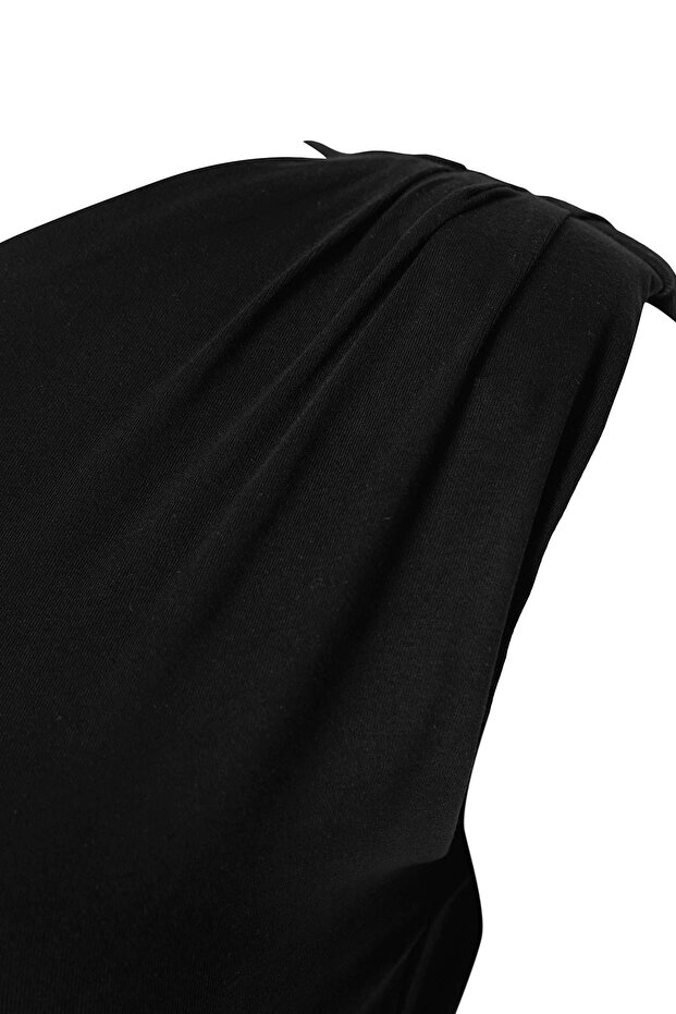 Siyah Asimetrik Tek Omuz Vatkalı Esnek Örme Büyük Beden Bluz TBBSS26AF00076 - 5