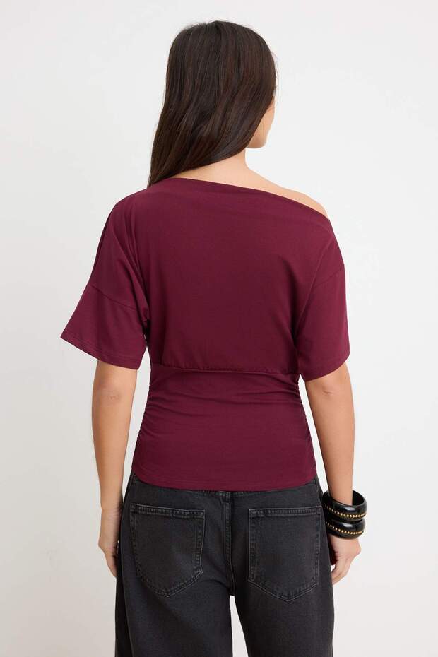 Mürdüm Fitted/Vücuda Oturan Asimetrik Yaka Büzgülü Crop/Kısa Pamuklu Esnek Örme Bluz TWOSS26BZ00337 - 4