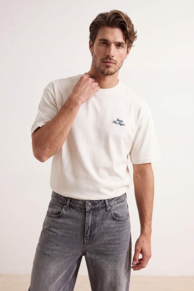 Ekru Oversize/Geniş Kesim Slogan Nakışlı %100 Pamuk T-Shirt TMNSS26TS00055 - 3