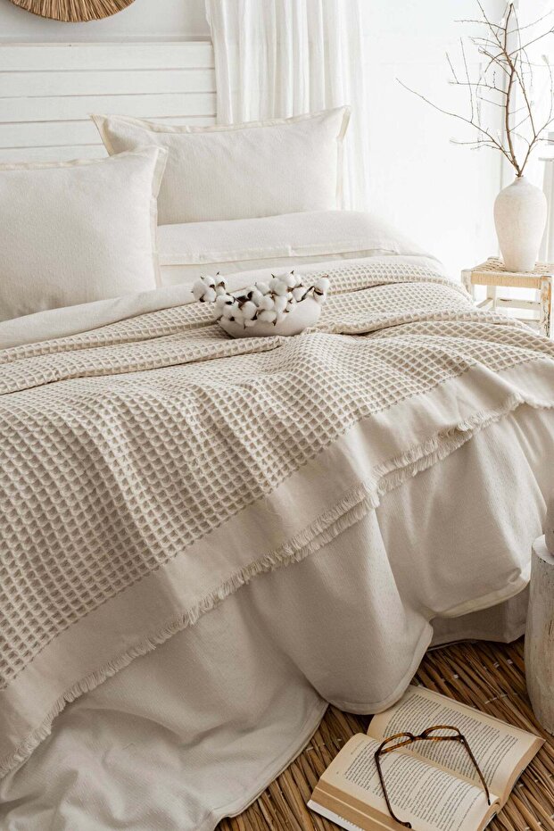 Helen Beige Bedding Set