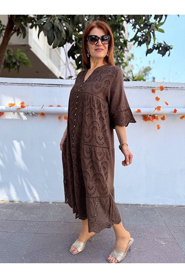 Rochie cu nasturi brodat maro - 5