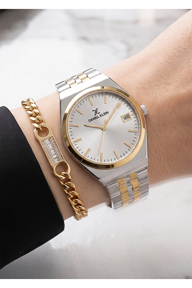 Green Dial Metal Band Stylish Women's Wristwatch