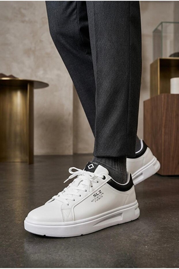 Men's Light Sole Casual Sneaker 054