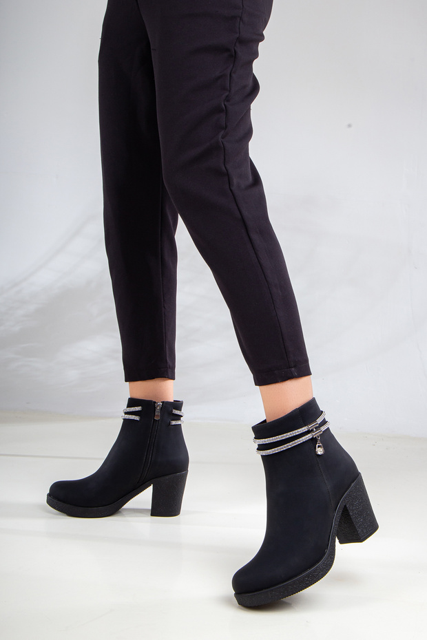 D588 Women's Orthopedic Stone Detailed Bootie