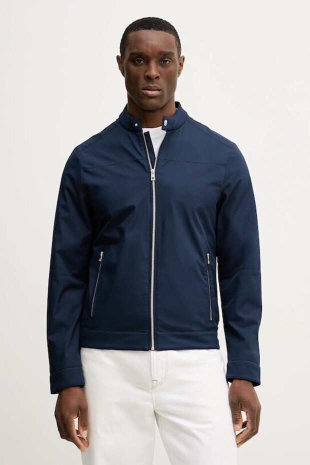 Men's Stand Collar Long Sleeve Zipper Closure Pocket Detail Navy Blue Jacket