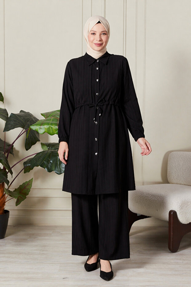 Plus Size Hijab Two-Piece Set – Seersucker Fabric Buttoned Tunic and Pants Set