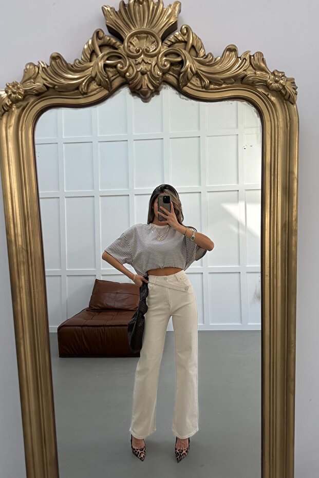Asymmetrical Buttoned Jean Cream