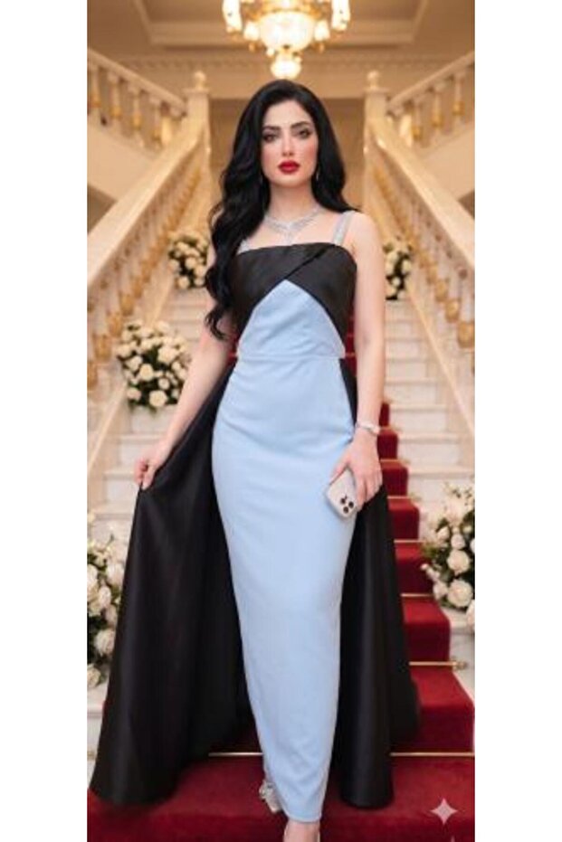 فستان أزرق سماوي مع كاب أسود فاخر