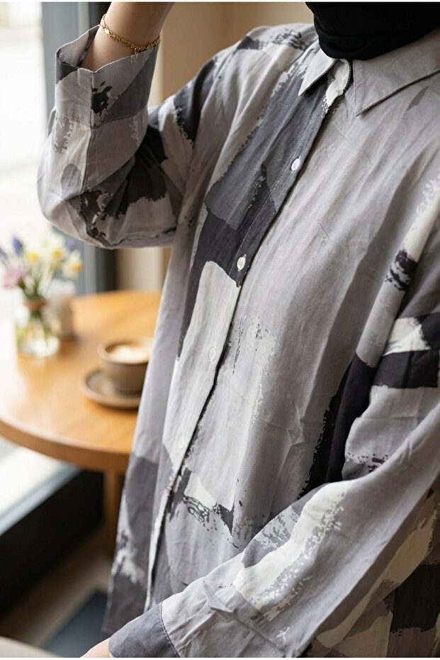 تونيك نسائي مريح بأزرار ونقشات متباينة (أمامي 80 / خلفي 85)