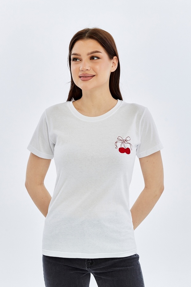 O-neck relaxed fit women's t-shirt cherry white