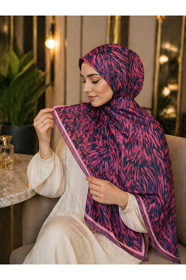 وشاح فوشيا ناعم مخيط