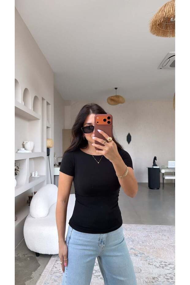 قميص أساسي أسود بأكمام قصيرة من القطن مع أربطة جانبية