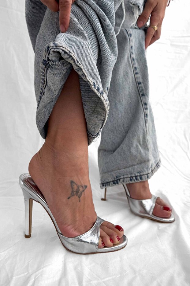 Cinderella Silver Cracked Patent Leather Round Toe Heeled Women's Slippers
