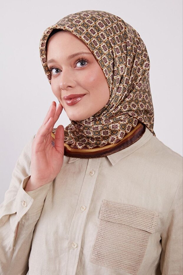 وشاح كريستال لامع بنمط هندسي - 2