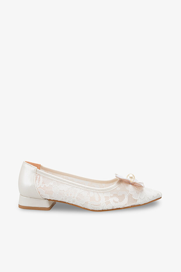Lerişa Women's Lace Ballerinas - White