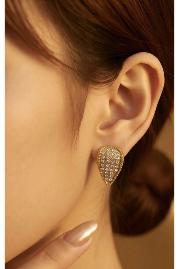 Special Design Earrings with Heart Figures