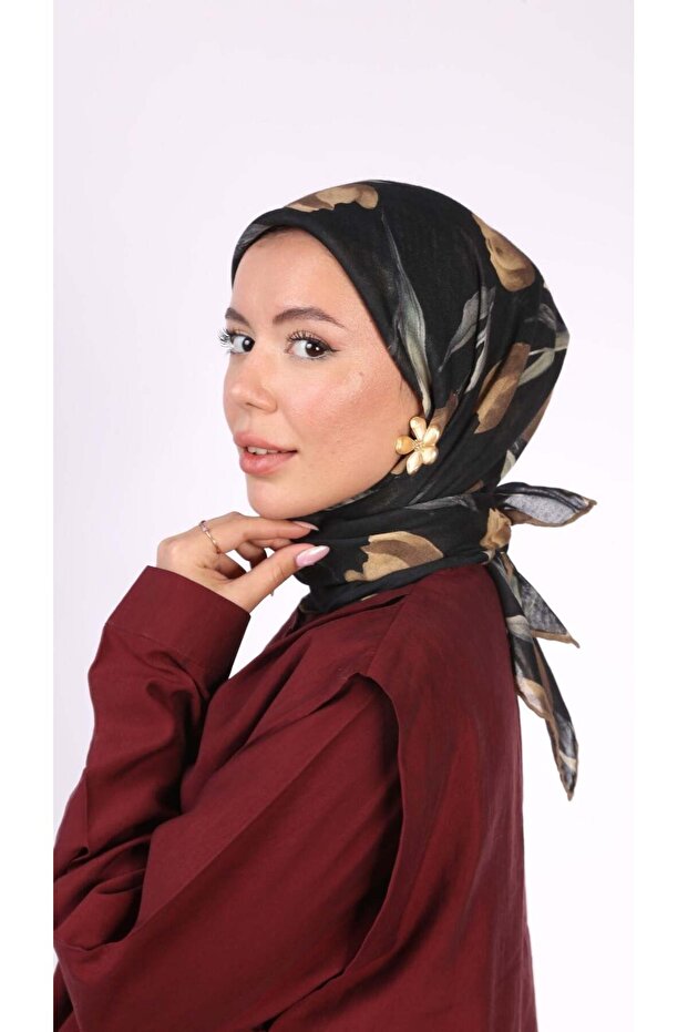 وشاح قطني ناعم باللون الأسود