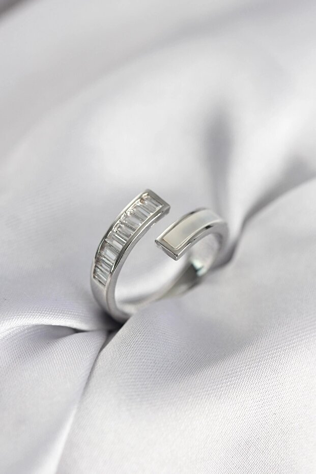 ®   Silver Color Pearlescent Baguette Zircon Stone Women's Ring