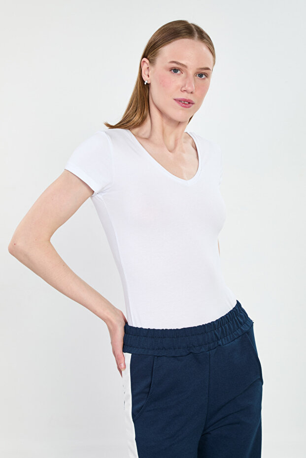 Women's front back v-neck short sleeve bodysuit - white
