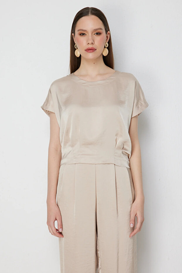 Low-Sleeve Blouse with Pile Detail-74109