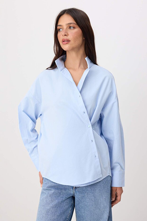 Trendyol Studio Açık Mavi Oversize Asimetrik Pamuklu Poplin Gömlek TWOAW26GO00106 - 1