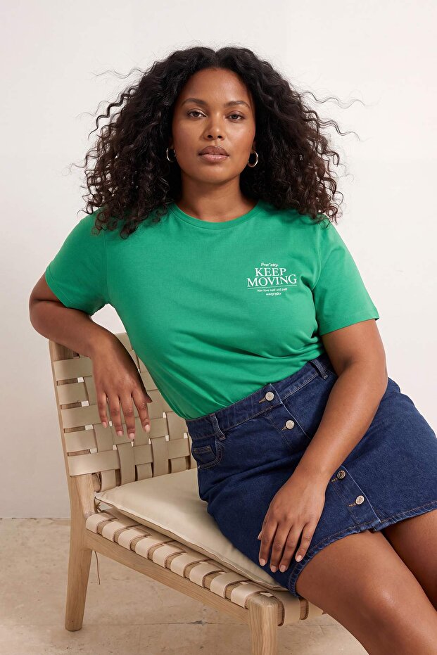 Yeşil Sırtı Baskılı Relaxed Fit Örme Büyük Beden T-shirt TBBSS25BF00059 - 1
