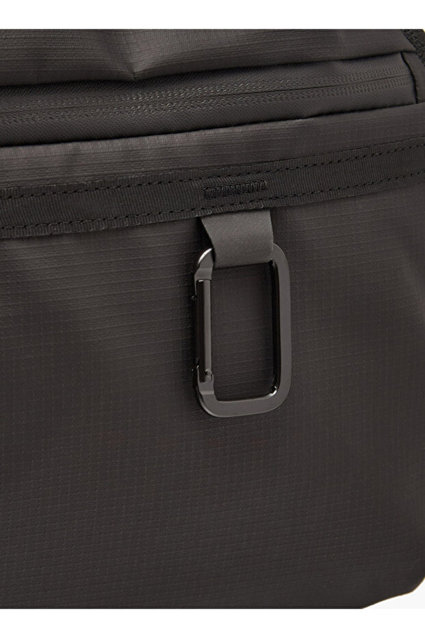 Duffle Bag with Zip Closure - 6