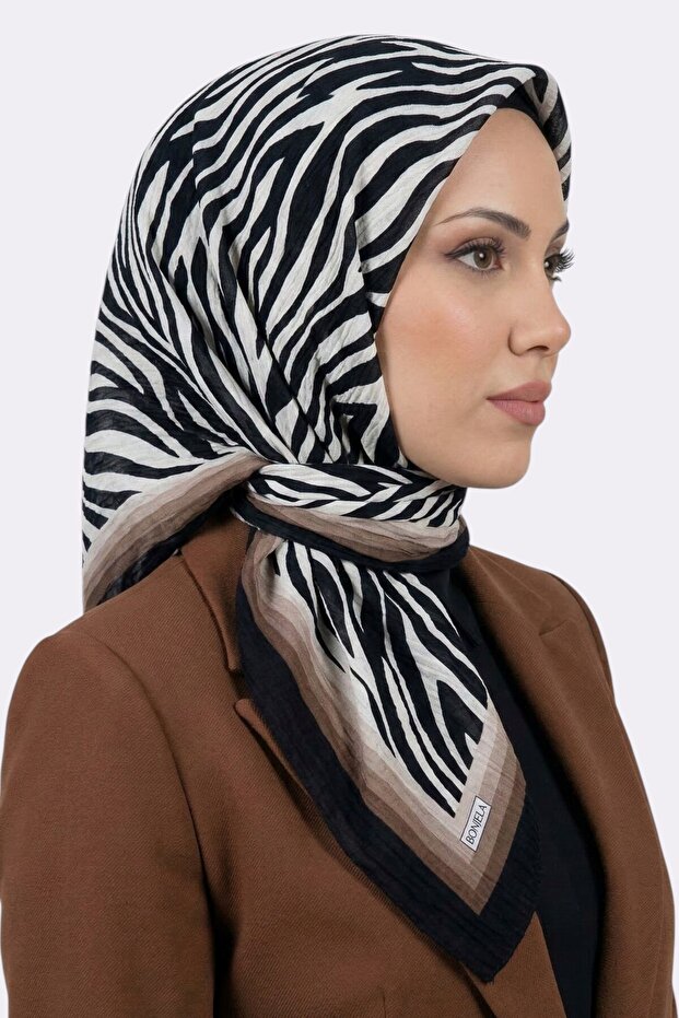 وشاح ميو جاز نسائي باللون الأسود والبني بنقشة الحمار الوحشي
