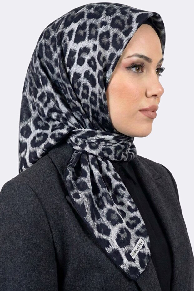 وشاح نسائي ناعم من القطن العضوي بنقشة الفهد الأسود