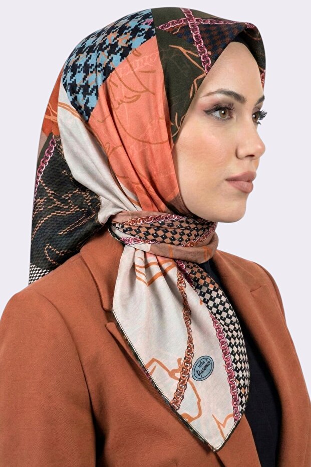 قميص نسائي برتقالي أسود بتصميم تجريدي مخيط