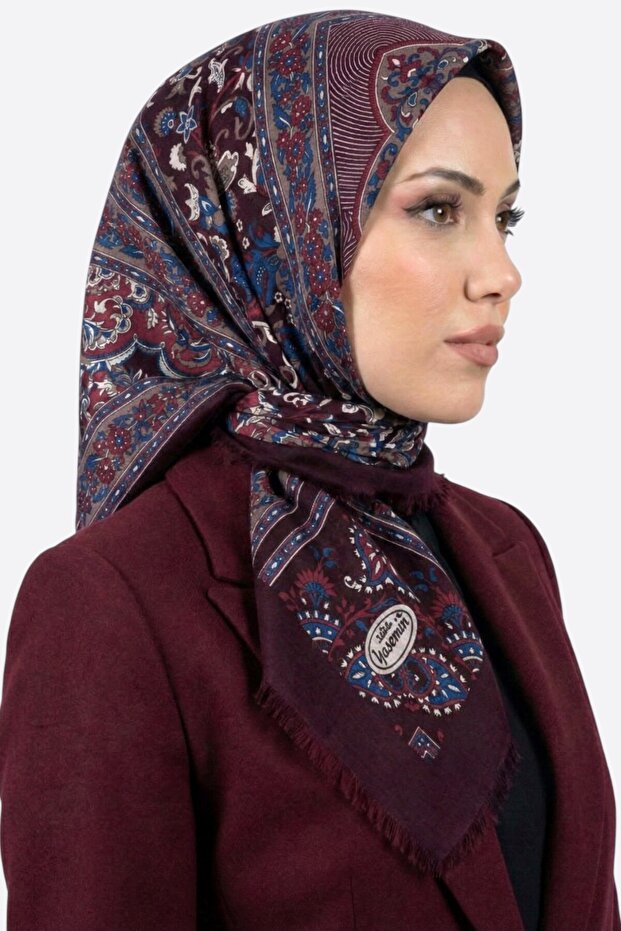 وشاح نسائي مزين بالزهور العرقية باللون الأزرق البرقوقي