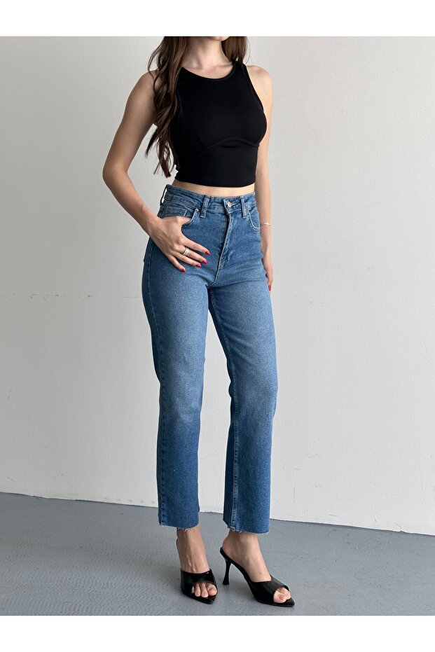 Women's Boy Fit Cropped Straight Leg Jeans