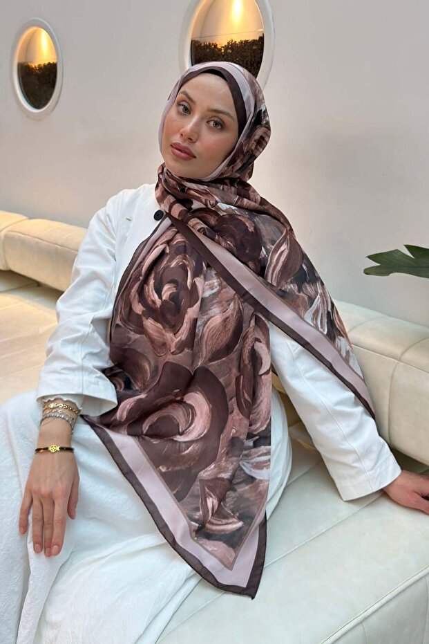 شال قطني بنقشة الزهور باللون البني