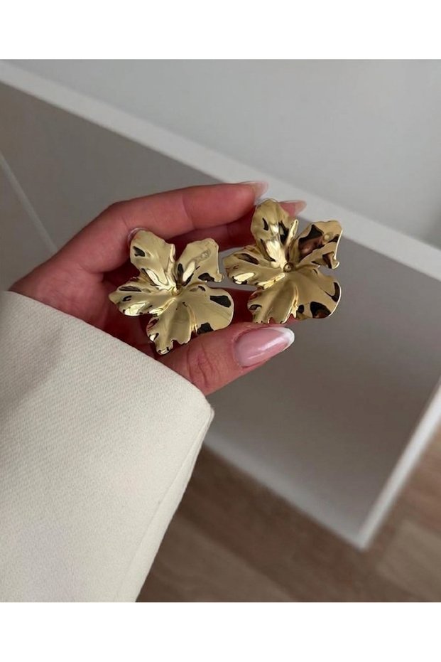 Women's Gold Vintage Floral Earrings - Large Design Sparkling Earrings