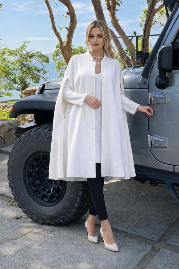 Women's Sleeveless Loose Buttoned White Cashmere Coat Poncho