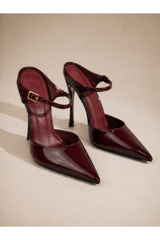 Pantofi stiletto