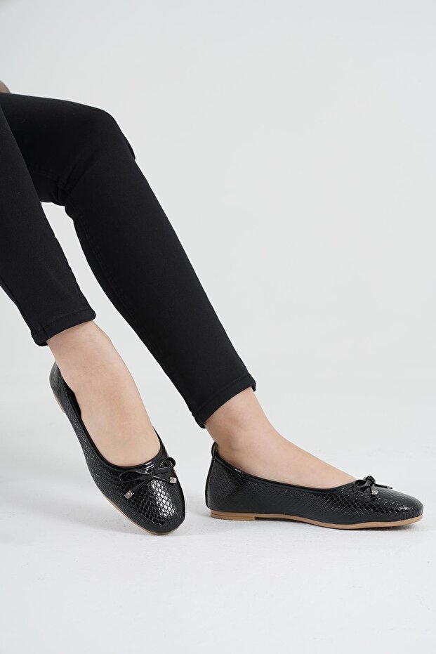 Women's Black Ballerina Bow Patent Leather Ballerinas Byndblrn01