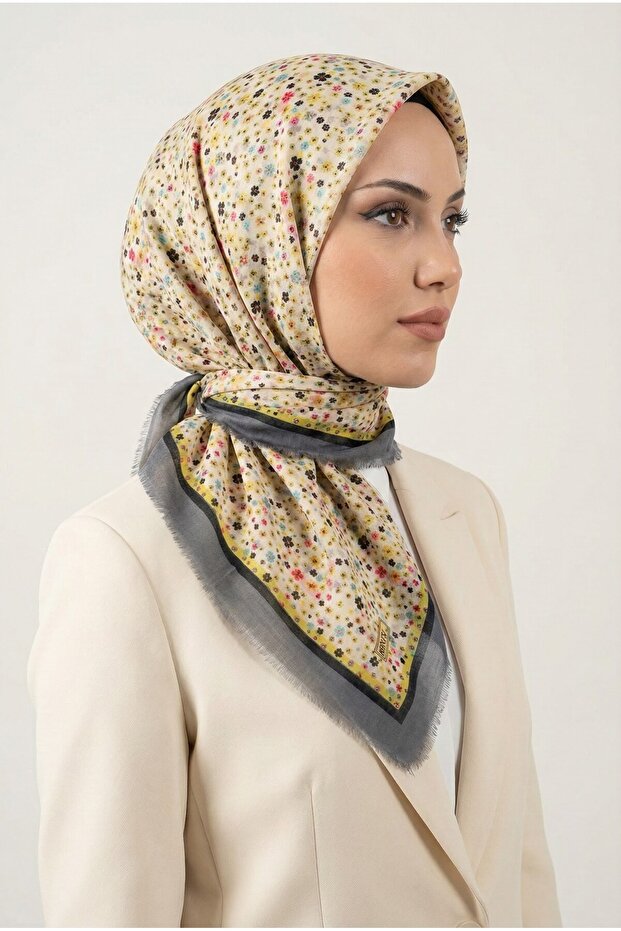 وشاح مزخرف بالزهور مع إطار 6505