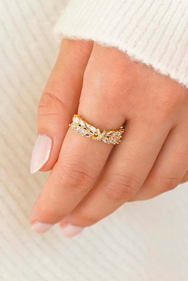 Gold Color Adjustable Women's Ring with Shiny Stone Minimal Stylish Mode