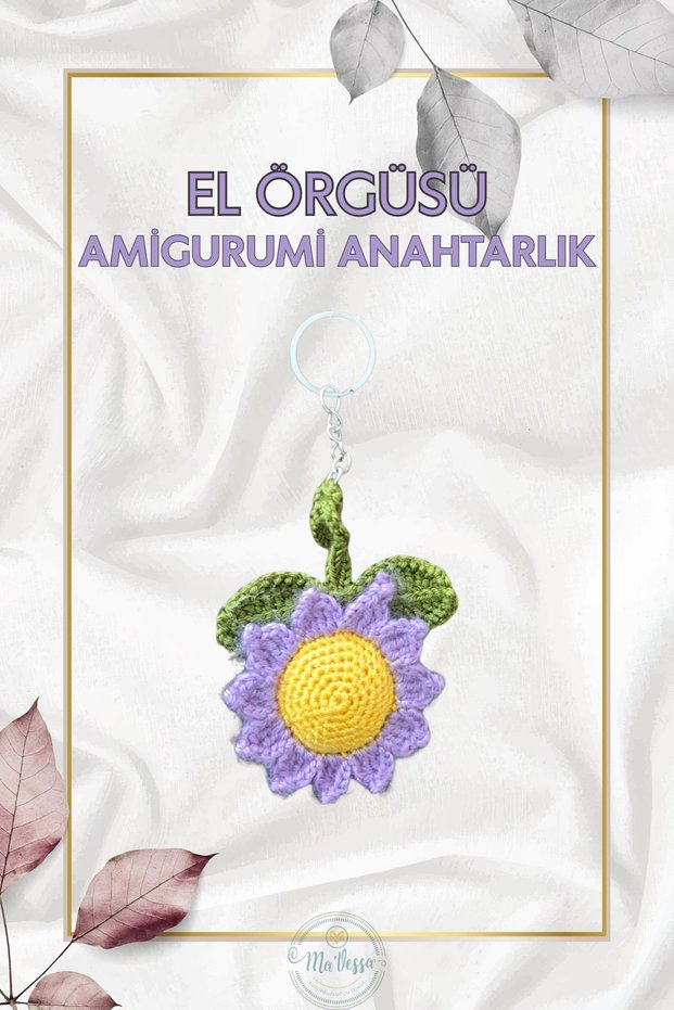 Amigurumi purple daisy keychain - bag charm - bag accessory - keychain